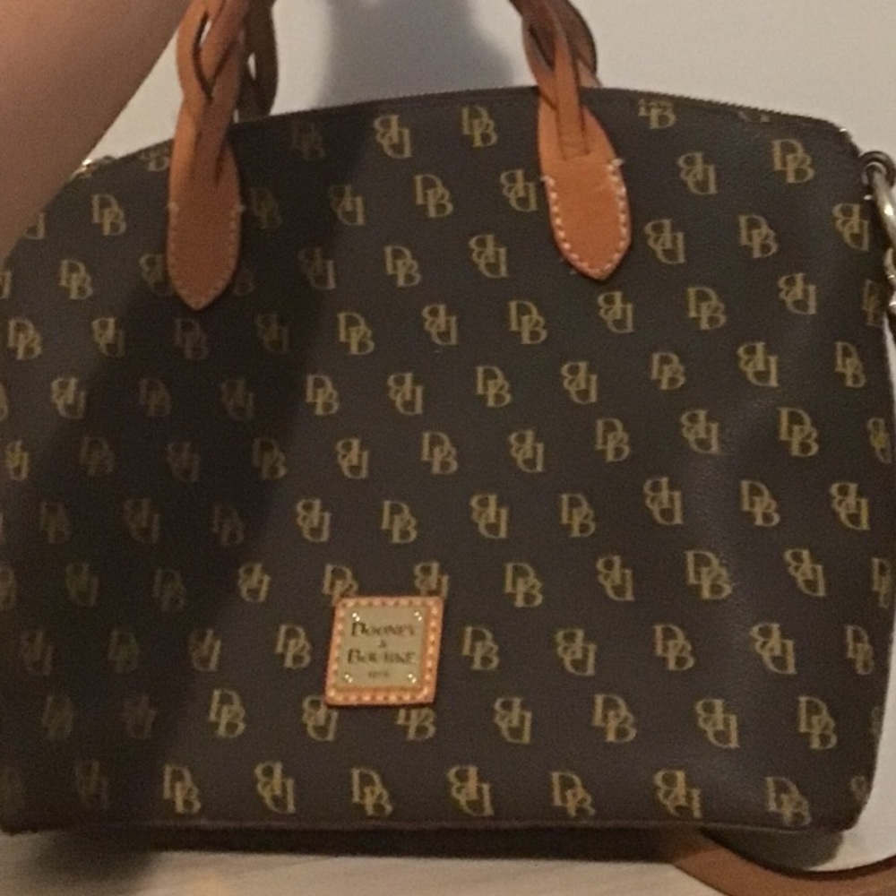 This is a Dooney and Bourke brand new never been used in perfect condition!!